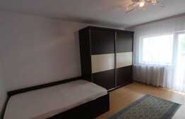 Apartament 2 camere, decomandat, etaj intermediar, zona Complex