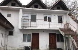 Casă cu etaj, 2 spații comerciale, în Caransebeș