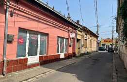 Casă cu etaj, 2 spații comerciale, în Caransebeș