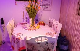 Apartament  la Casa, 3 camere, parter + terasa si gradina + 2 loc.parcare, intrare Giroc