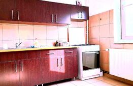 Apartament 3 camere, decomandat, centrala, zona Complex