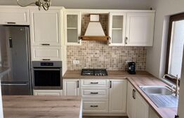 Casa cu 4 camere, 165 mp, teren 400 mp, zona Centrala