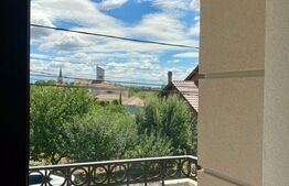 Casa cu 4 camere, 165 mp, teren 400 mp, zona Centrala