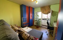 Apartament 4 camere, 78 mp utili, 2 balcoane, 2 garaje, zona Centrala