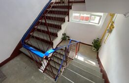 Apartament 4 camere, 78 mp utili, 2 balcoane, 2 garaje, zona Centrala