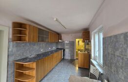 Casă cu 5 camere și teren de 461 mp, zona Poiana 