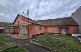 Casă cu 5 camere și teren de 461 mp, zona Poiana 