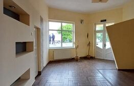 Casa renovabila cu 2 spatii comerciale, 416.6 mp, teren de 781 mp, zona Micro I