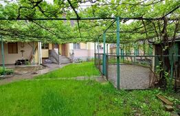 Casa renovabila cu 2 spatii comerciale, 416.6 mp, teren de 781 mp, zona Micro I