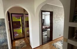 Apartament de vanzare, cu 3 camere semidecomandat, 57mp, zona Micro 3 