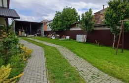 Casa cu spatiu comercial, in zona Poiana