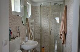 Casa cu spatiu comercial, in zona Poiana