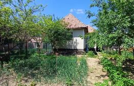 Casa renovabila de vanzare, cu 2 camere, 97 mp, zona Poiana