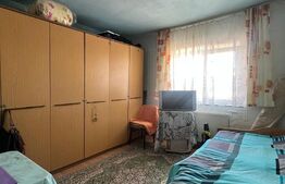 Apartament cu 3 camere, decomandat, zona micro 2