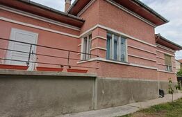 Casa renovabila, 4 camere, 1317 mp teren, zona centrala Turda