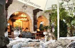Boutique Hotel & Restaurant de vânzare, 2500 mp, zona Turda