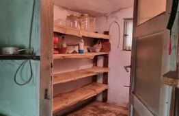 Casa cu 3 camere, anexe, curte și grădină