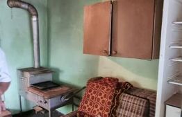 Casa cu 3 camere, anexe, curte și grădină