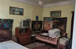 Casa cu 3 camere, anexe, curte și grădină