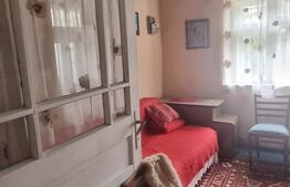 Casa cu doua corpuri