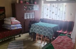 Casa cu doua corpuri