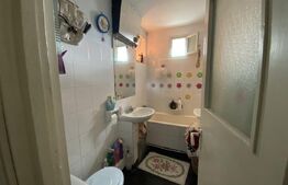 Apartament 3 camere, 64 mp, semidecomandat, zona Centrala