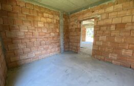 Casa familiala 3 camere, 500 mp teren, la poalele Mesesului in Zalau