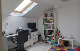 Apartament la mansardă cu scară interioară