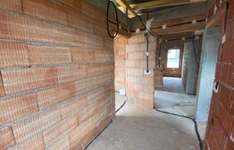 Casa de vanzare semifinisata, 4 camere, zona Livada Meses, Zalau