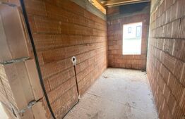 Casa de vanzare semifinisata, 4 camere, zona Livada Meses, Zalau