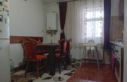 Apartament cu 2 camere decomandate și pod