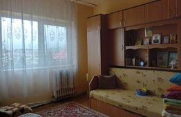 Apartament de renovat decomandat cu 4 camere și 2 băi
