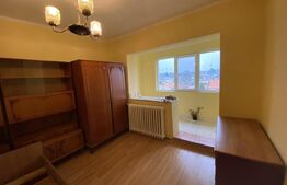 Apartament de 3 camere  in suprafata de 54 mp, zona Bradet