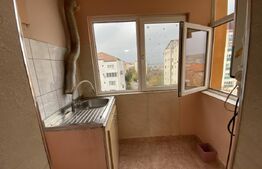Apartament de 3 camere  in suprafata de 54 mp, zona Bradet