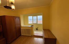 Apartament de 3 camere  in suprafata de 54 mp, zona Bradet
