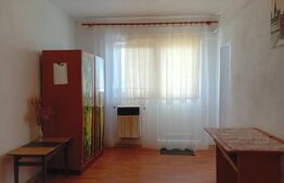 Garsonieră cu balcon la etajul 4