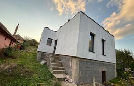 Casa de vanzare 4 camere in suprafata utila de 80 mp