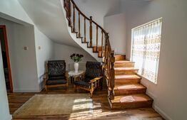 Casa de închiriat, 3 camere, 180 mp, zona-ultracentrala