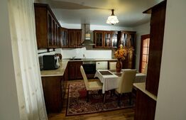 Casa de închiriat, 3 camere, 180 mp, zona-ultracentrala