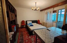 Apartament 2 camere de vanzare ULTRACENTRAL, are si garaj pentru cei interesati.