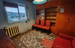 Apartament 2 camere de vanzare ULTRACENTRAL, are si garaj pentru cei interesati.