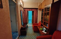 Apartament 2 camere de vanzare ULTRACENTRAL, are si garaj pentru cei interesati.