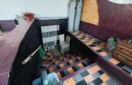 Casa +anexe de vanzare Garceiu