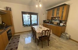 Casa de vanzare 4 camere, 245 mp, in zona centala 