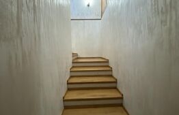 Casa de vanzare 4 camere, 245 mp, in zona centala 