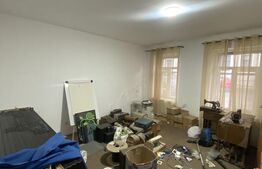 Casă cu 4 camere, 100 mp, zona centrală 