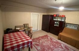 Casă cu anexe și 40 ari de grădină 