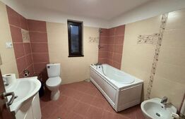 Casa de vanzare, cu 5 camere, 351 mp, Zalau