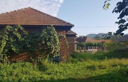 Casa cu anexe de vânzare 