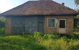 Casa cu anexe de vânzare 